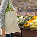 Einkaufen im Supermarkt © Shutterstock