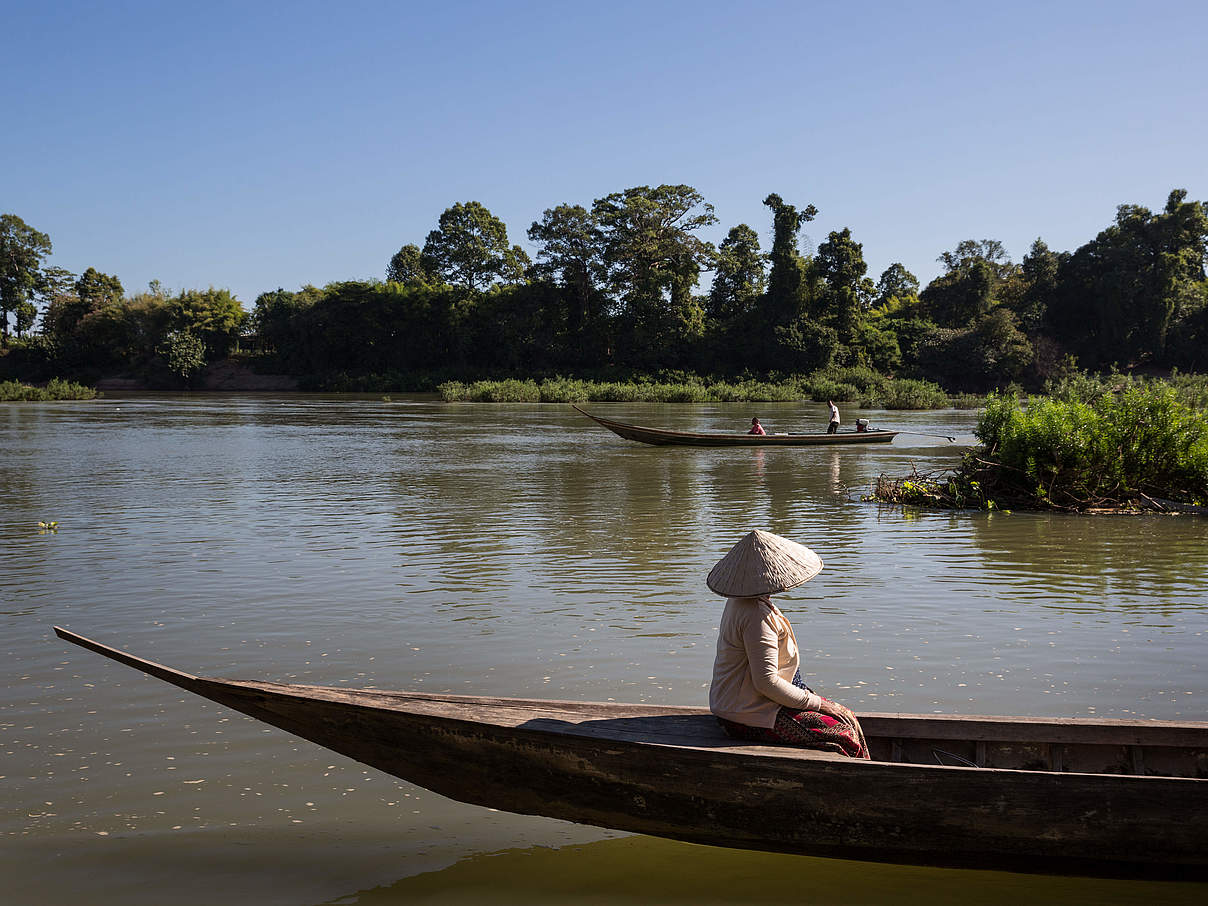 Vietnamesische Frau im Boot © Nicolas Axelrod Ruom / WWF-Greater Mekong