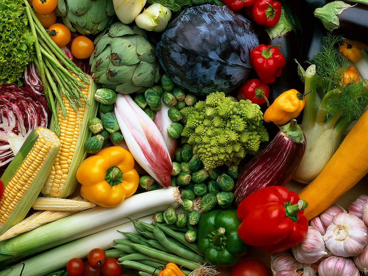  Vielfältiges Obst und Gemüse © Thinkstock Photos